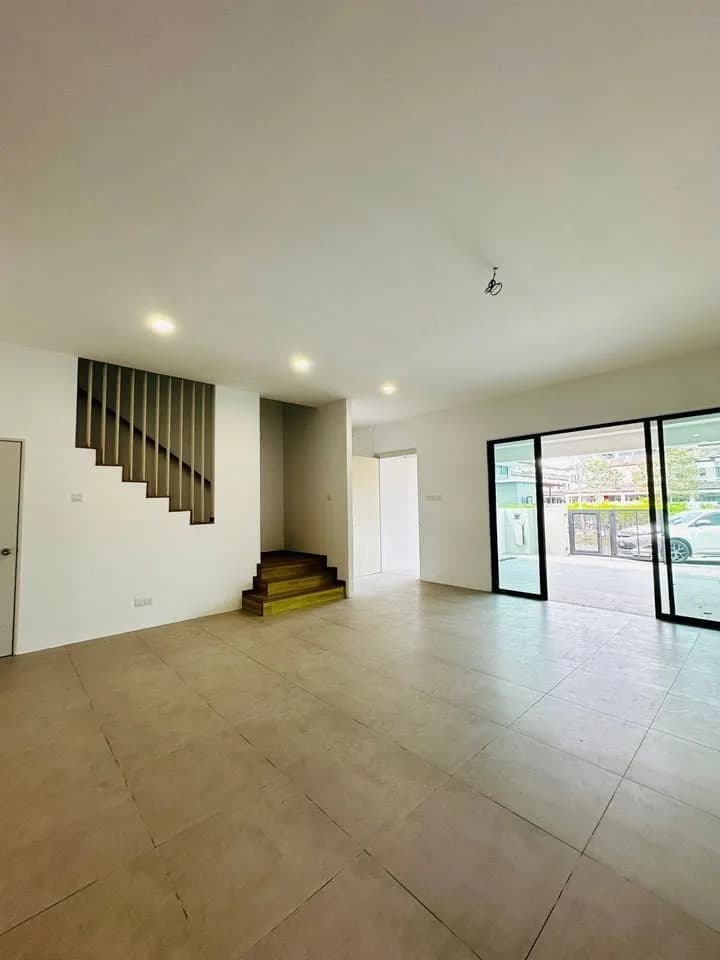 Shop for sale in Sector 82, Faridabad