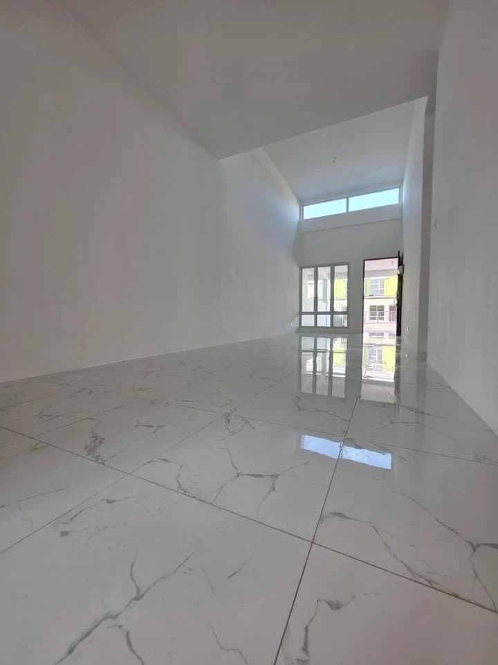 Shop for sale in Sector 79, Faridabad