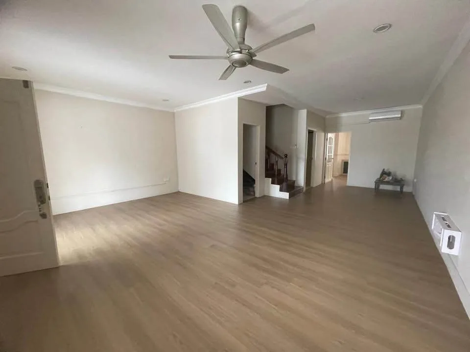 Shop for sale in Sector 82, Faridabad